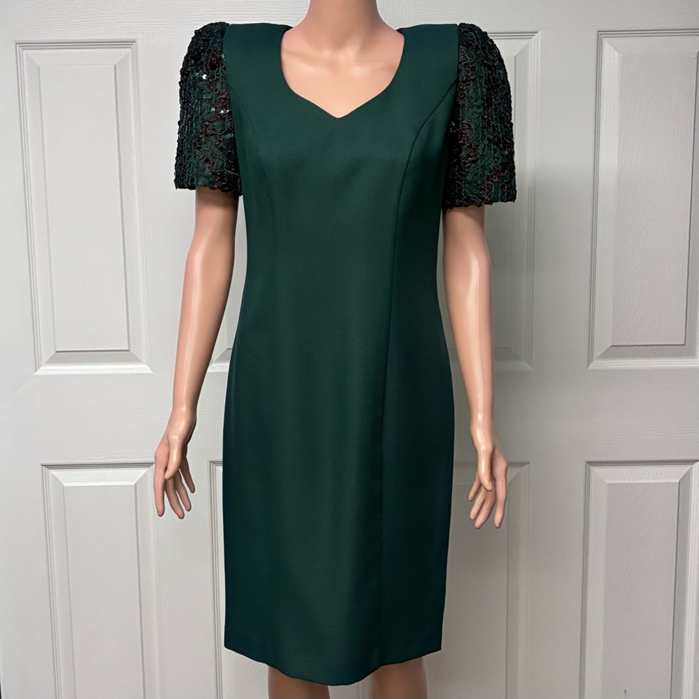 EUC Vintage Lori Max New York, cocktail dress, Size 4
Color: Green Jewel, 80’s
